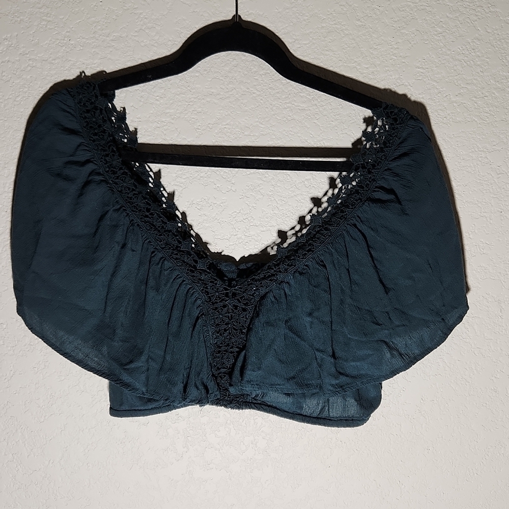 American Eagle Crop Top Size M Womens blouse tealish medium crochet